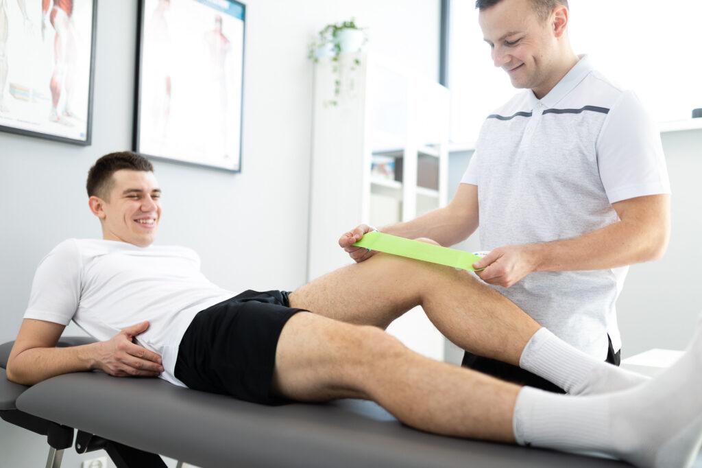 Kinesiotaping – zalety wszechstronnej techniki terapeutycznej