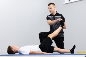 Rozciąganie mięśni u dziecka jako element przygotowania do treningu