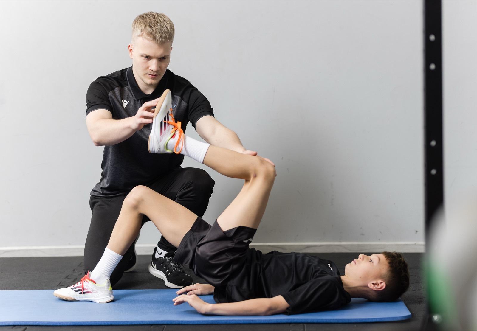 Rehabilitacja po urazie, ćwiczenia na macie w studiu PROBALANS